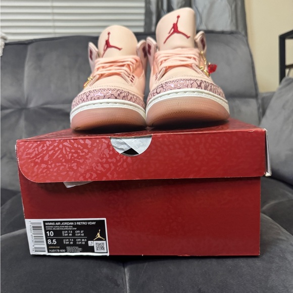 Jordan Retro 3 2025 Valentine Women’s Pink Leather Sneakers with Red Jumpman - Picture 4 of 10